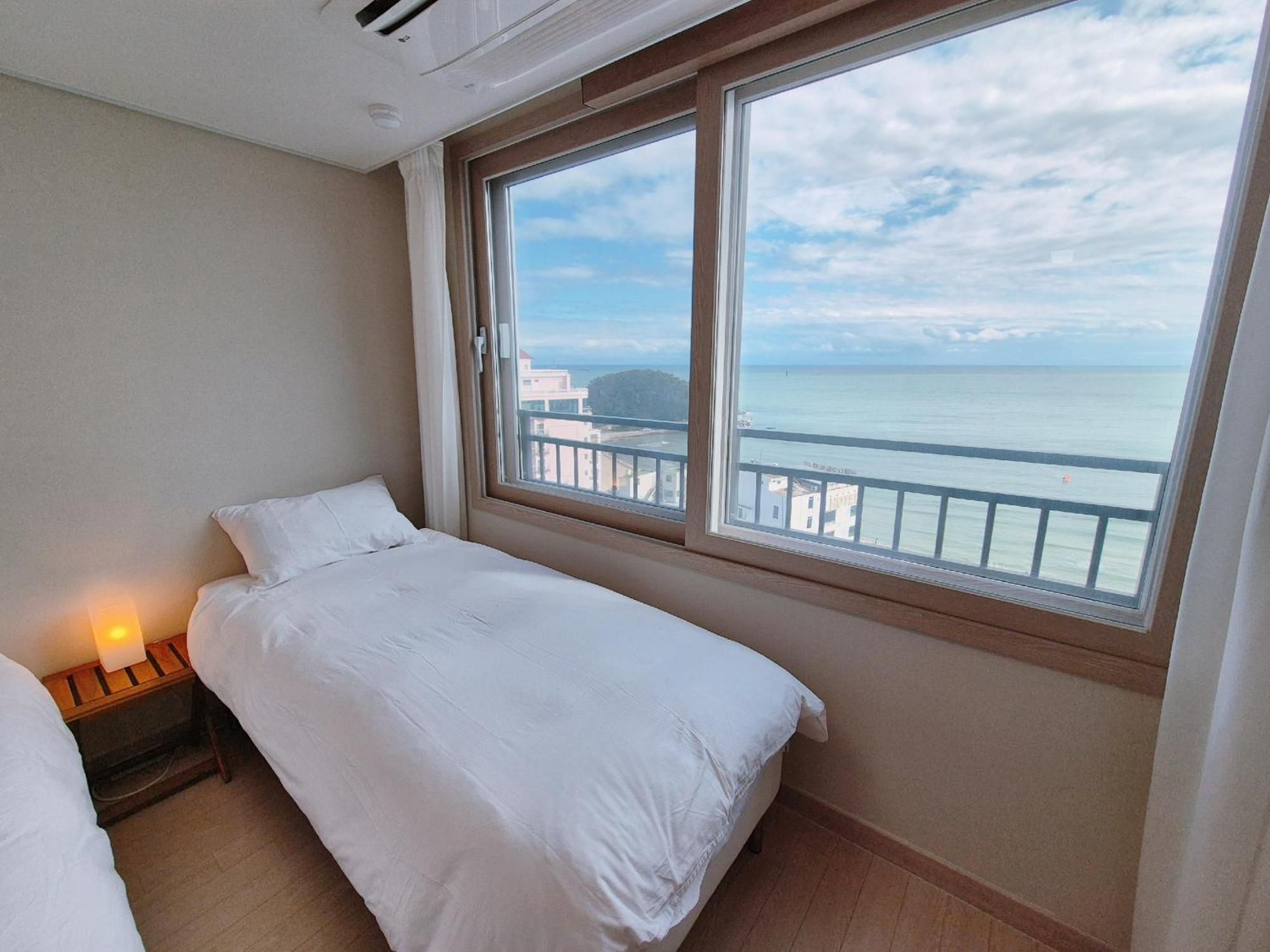 The First Ocean Songjeong Hotel Puszan Kültér fotó