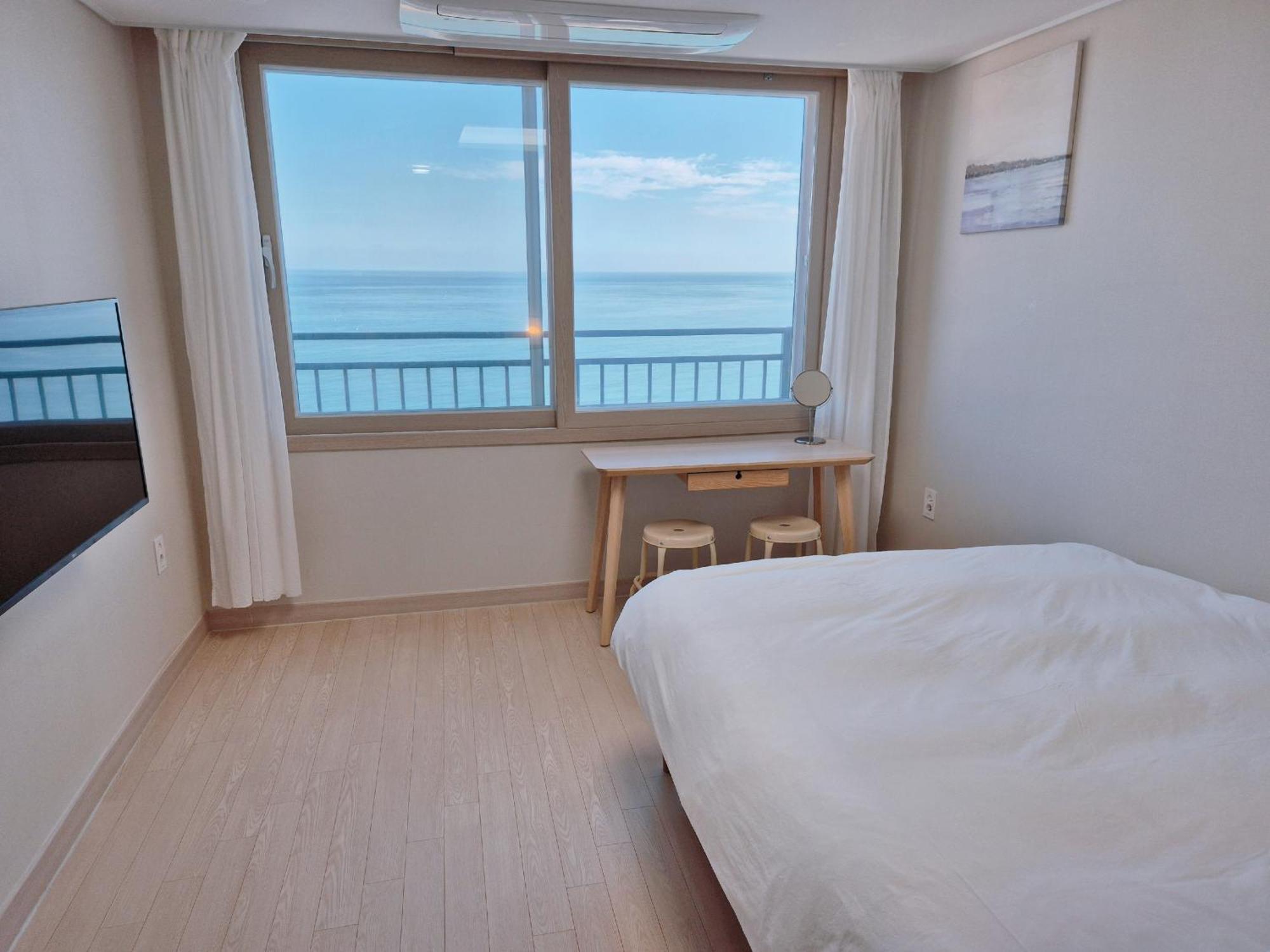 The First Ocean Songjeong Hotel Puszan Kültér fotó