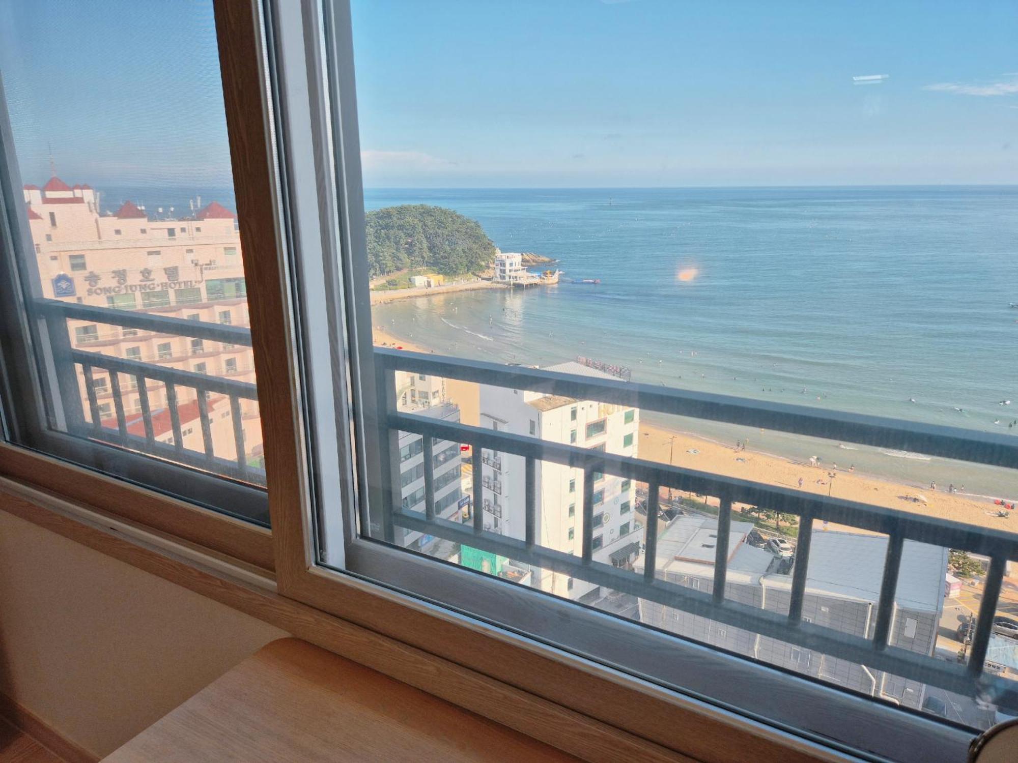 The First Ocean Songjeong Hotel Puszan Kültér fotó