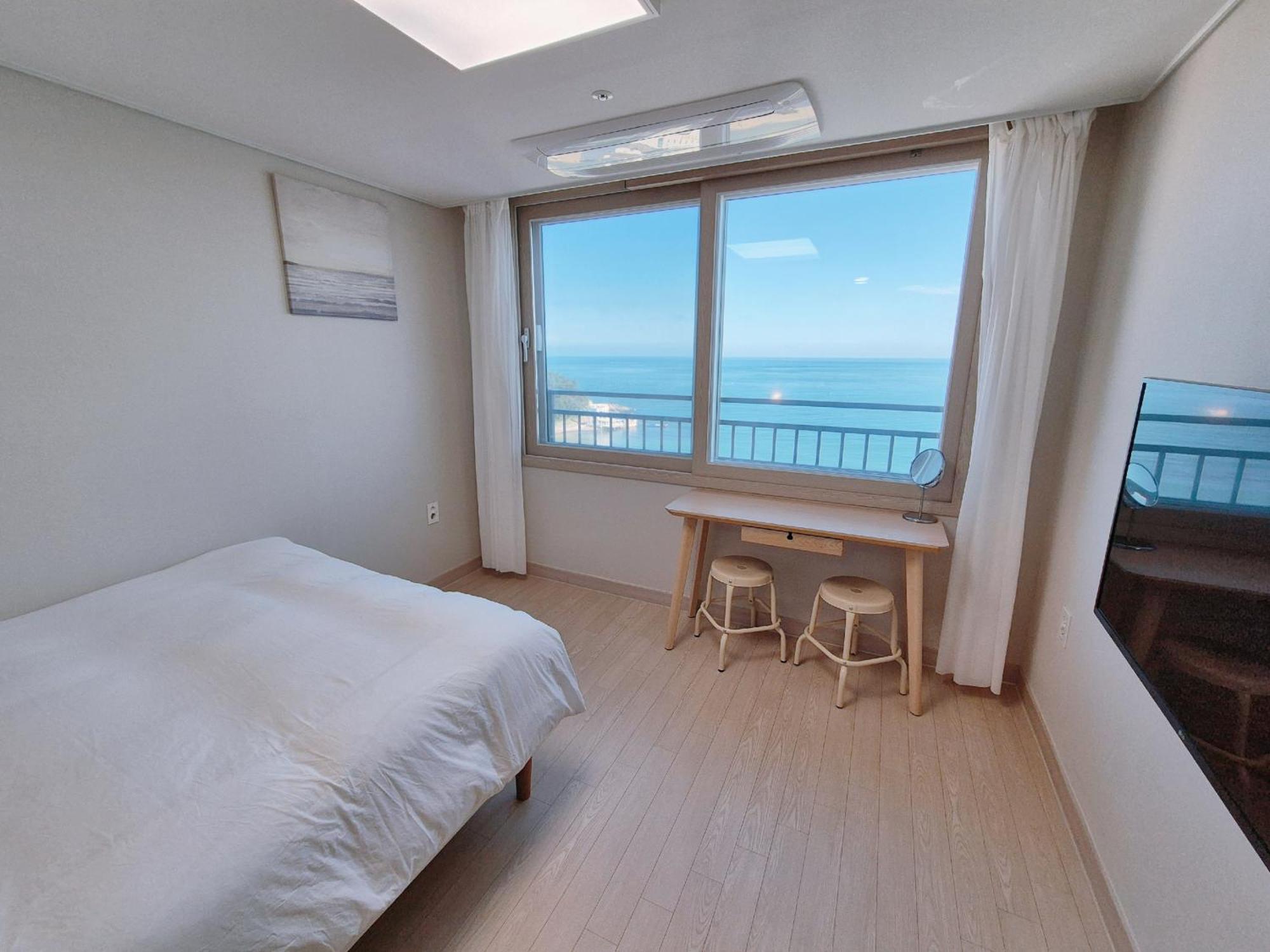 The First Ocean Songjeong Hotel Puszan Kültér fotó