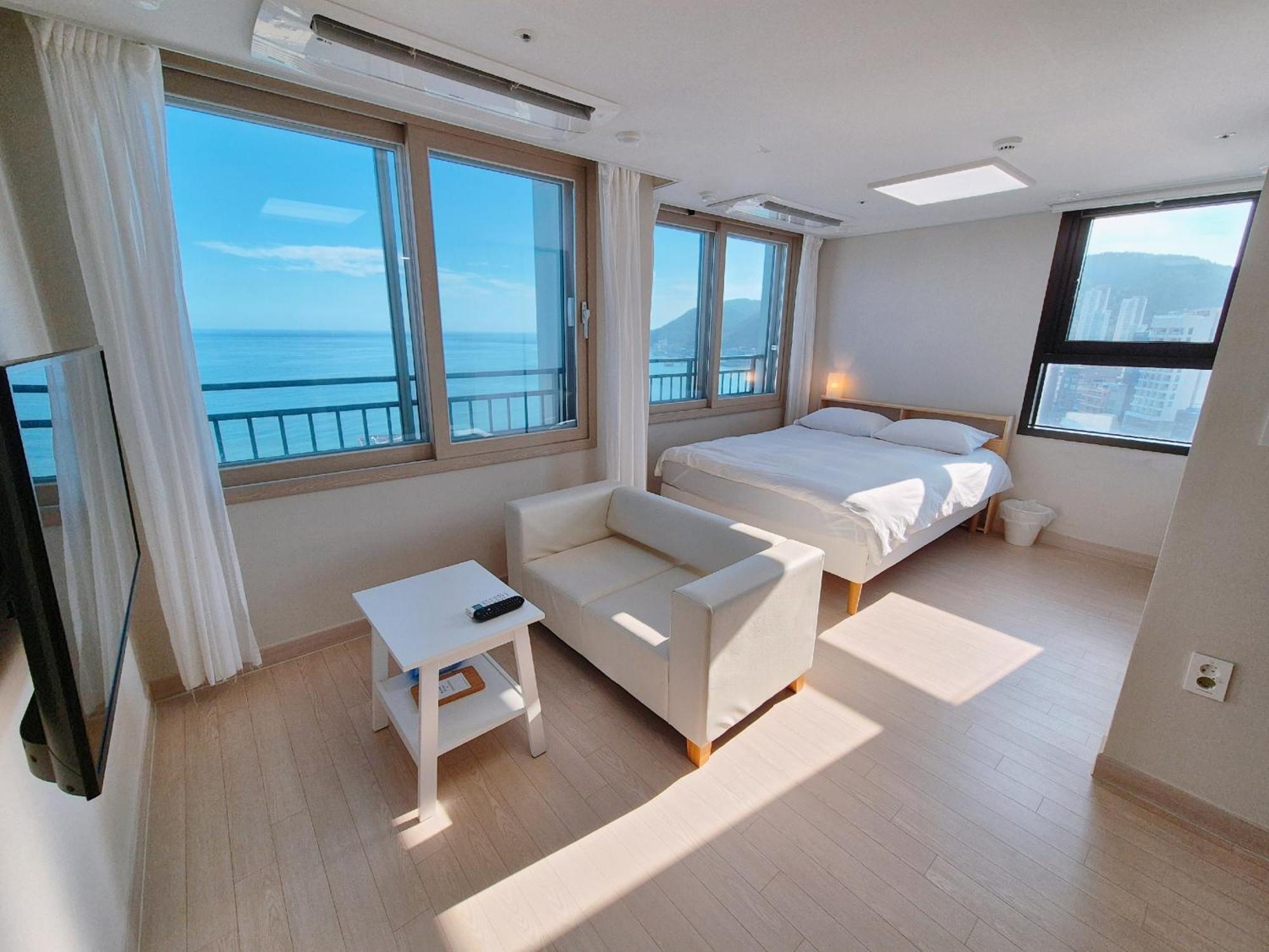 The First Ocean Songjeong Hotel Puszan Kültér fotó