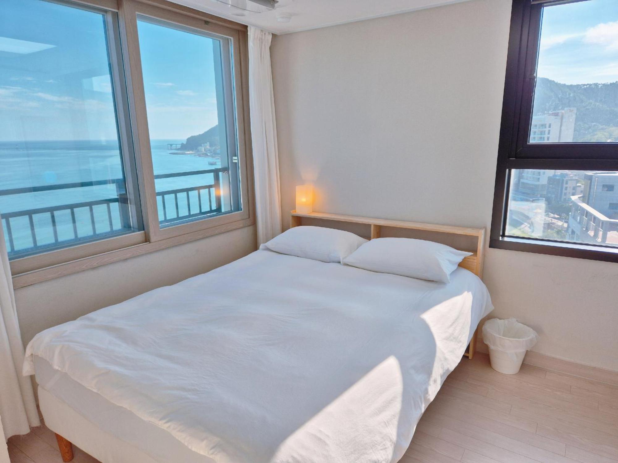 The First Ocean Songjeong Hotel Puszan Kültér fotó