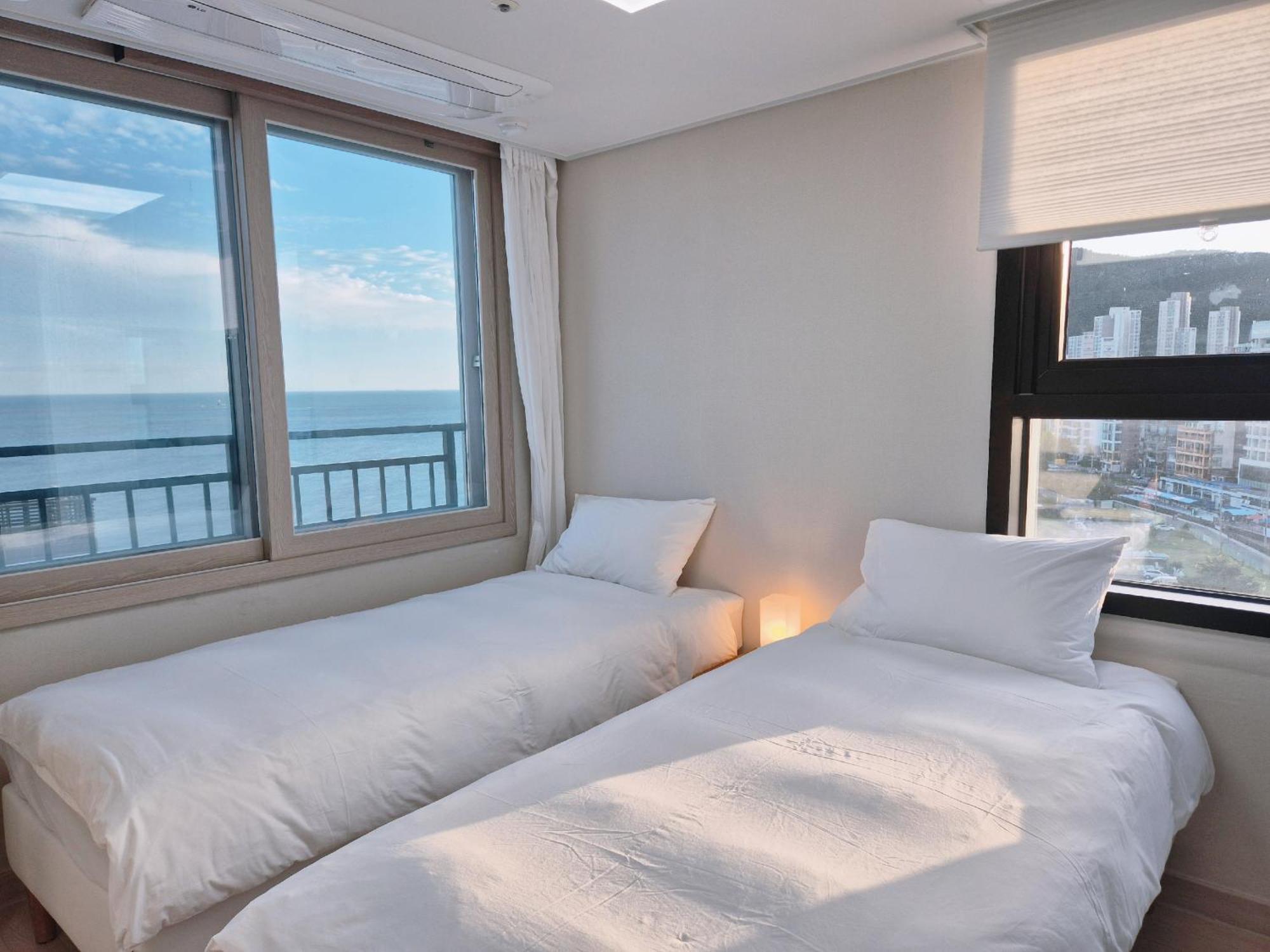 The First Ocean Songjeong Hotel Puszan Kültér fotó